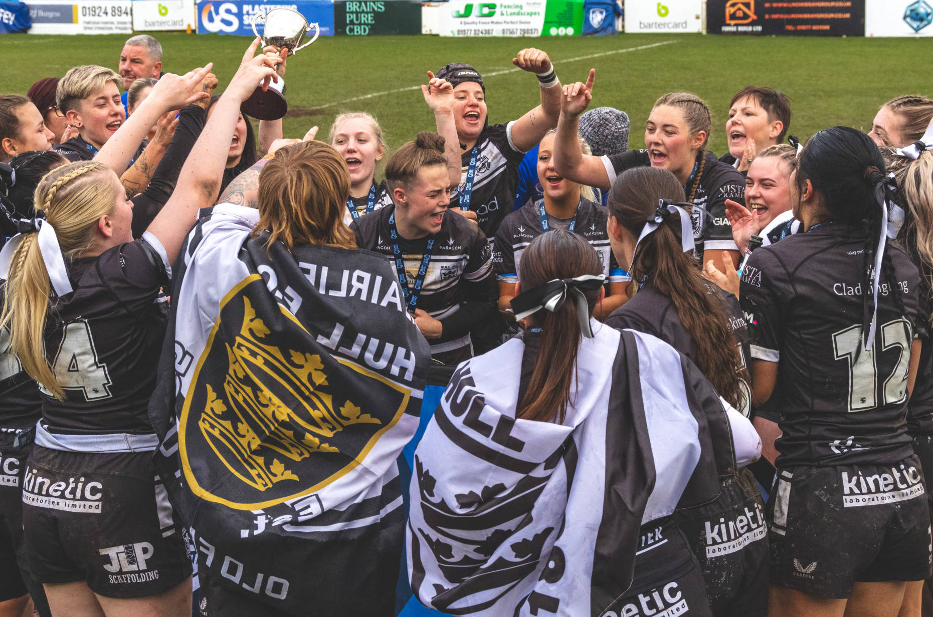 Hull FC Women commended widely for swift action after assisting crash victims on M62 