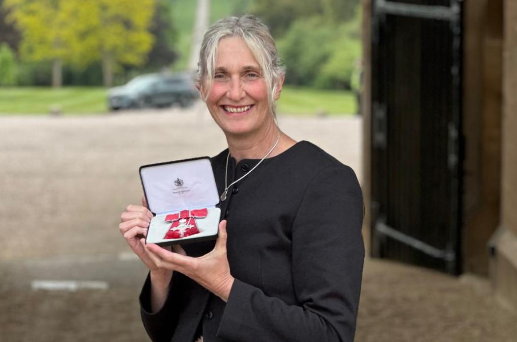 Julia Lee receives MBE from Prince William recognising decades of service to rugby league 