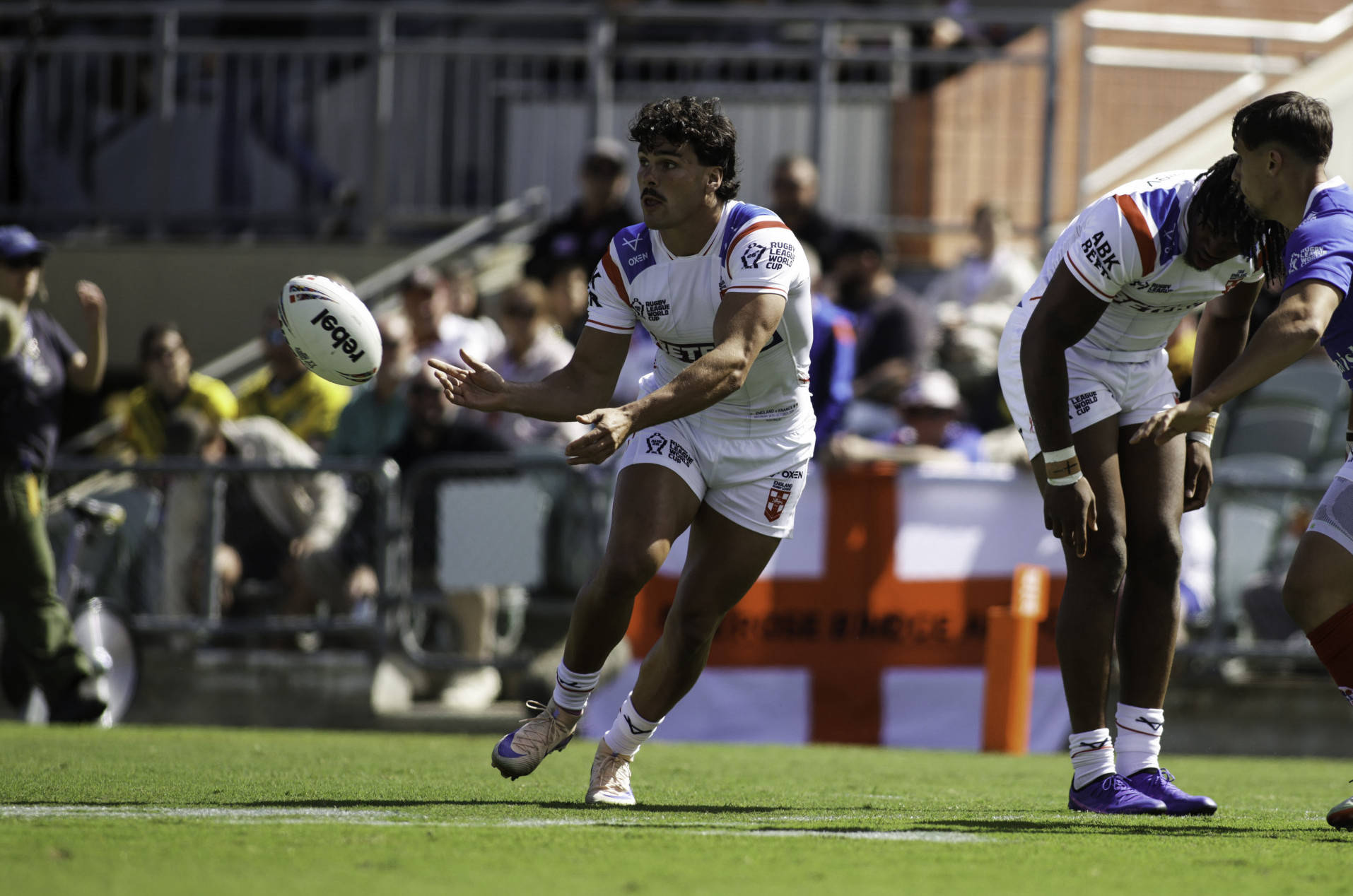 England Men storm to victory against France