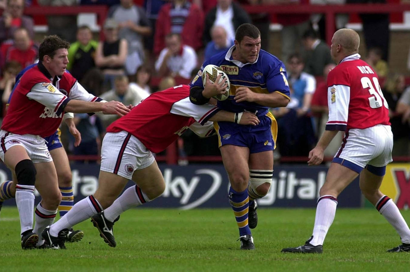 Rhinos legend backs physical disability team