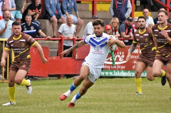 Calvin Wellington opts for Oldham