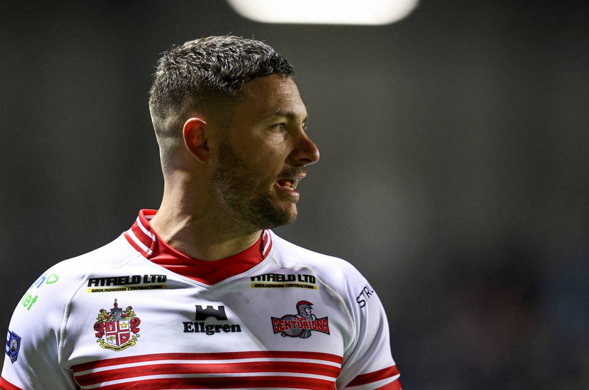 Rochdale sign Jy Hitchcox on two-week loan